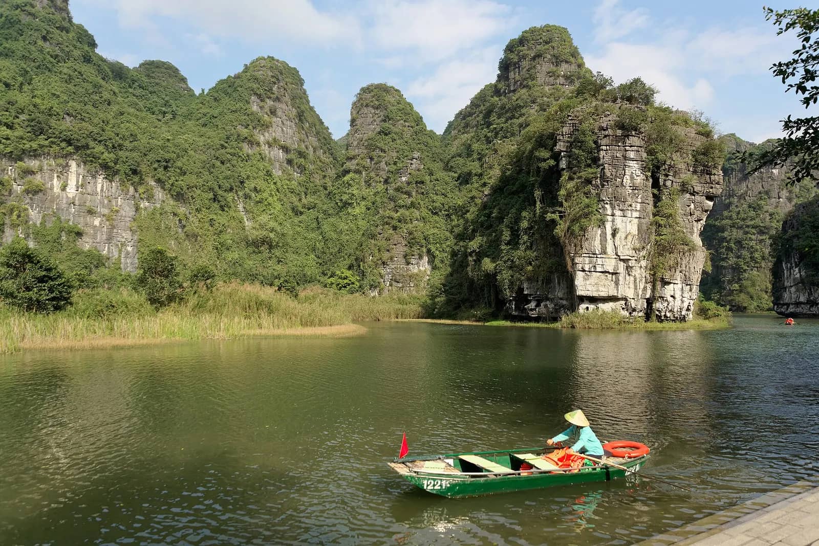 Tràng An boat tour