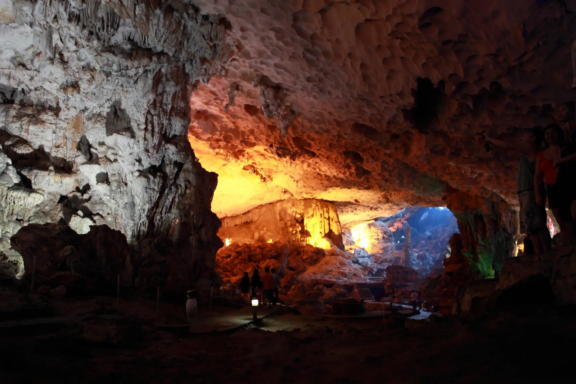 Sửng Sốt Cave