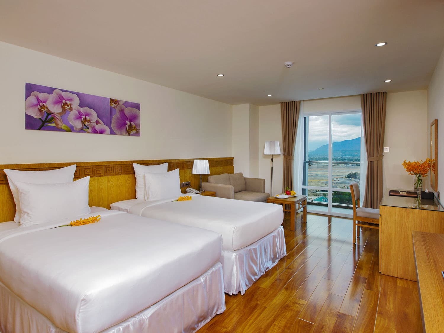 EXECUTIVE SUITE