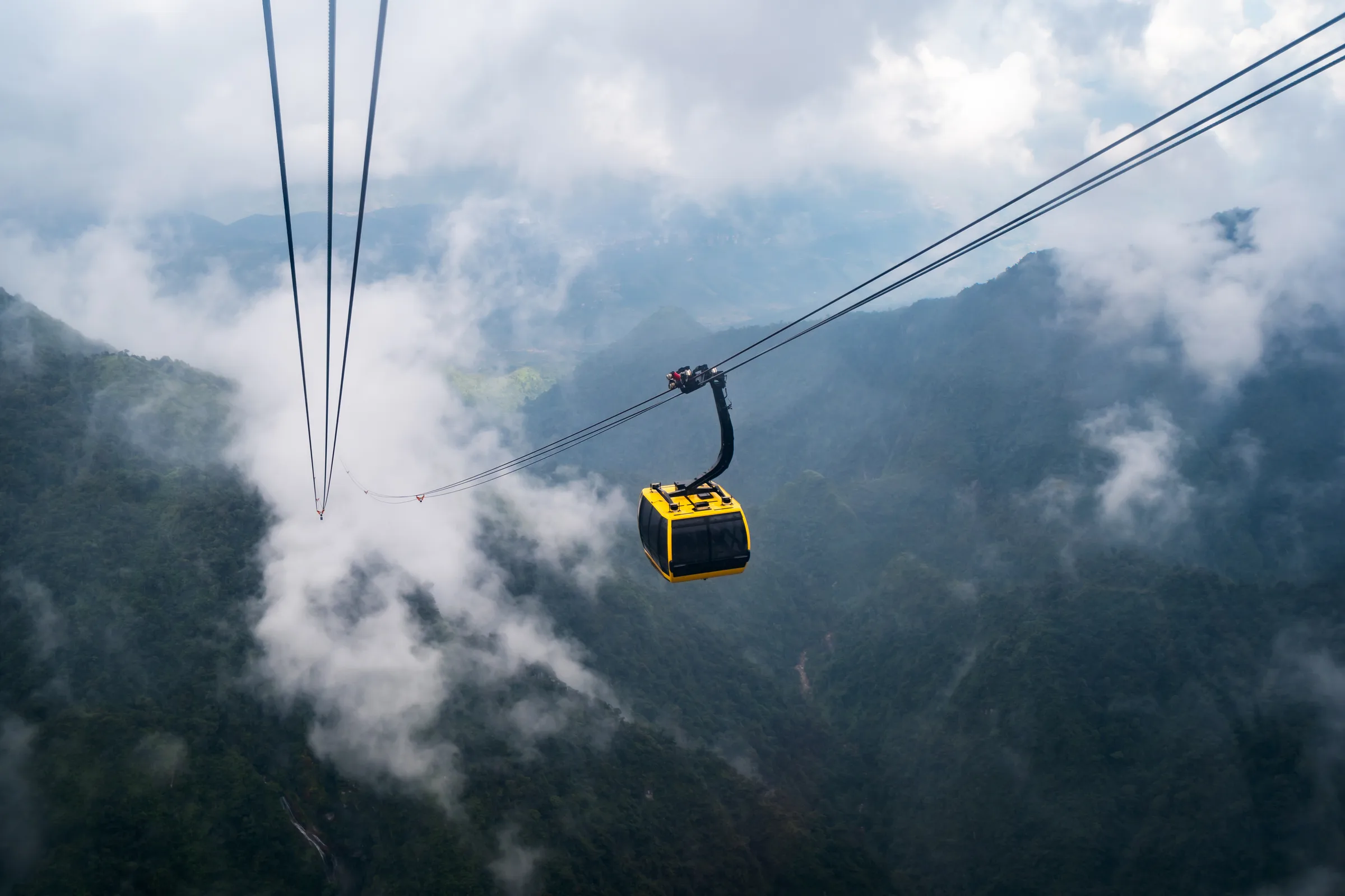 Fansipan Legend cable car