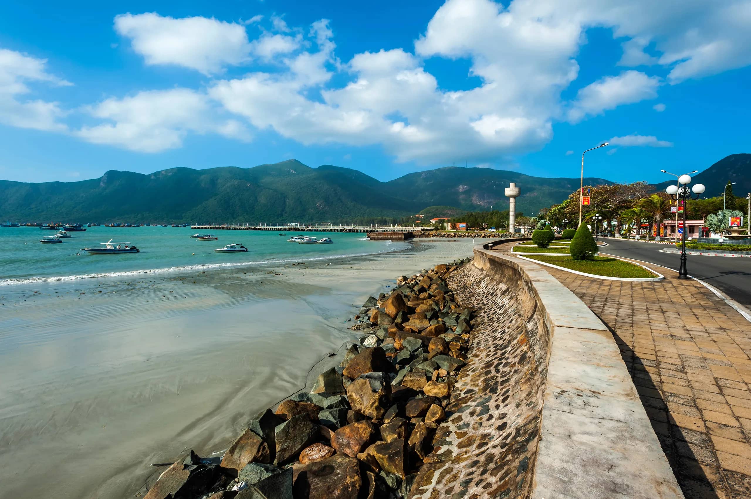 How to Get Around Côn Đảo Island: Local Transport Options and Prices