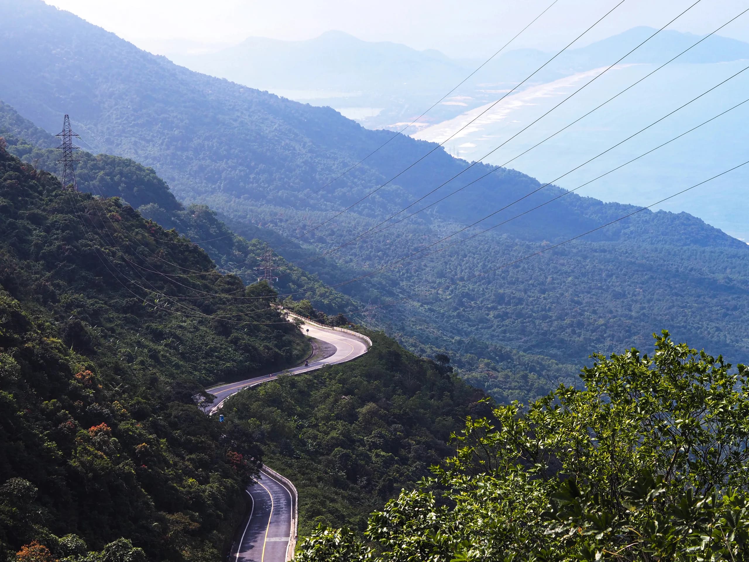 Stopping at Lăng Cô Bay on Hải Vân Pass