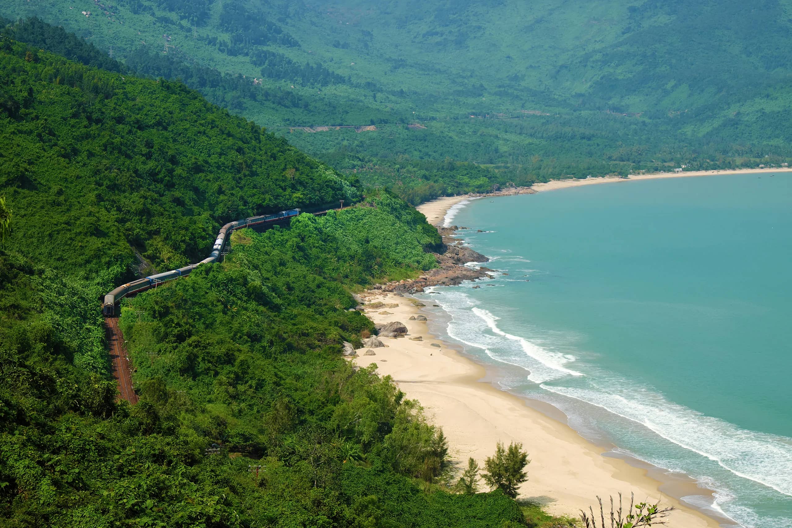 How to Travel Hải Vân Pass Alone: Safety and Logistics Guide