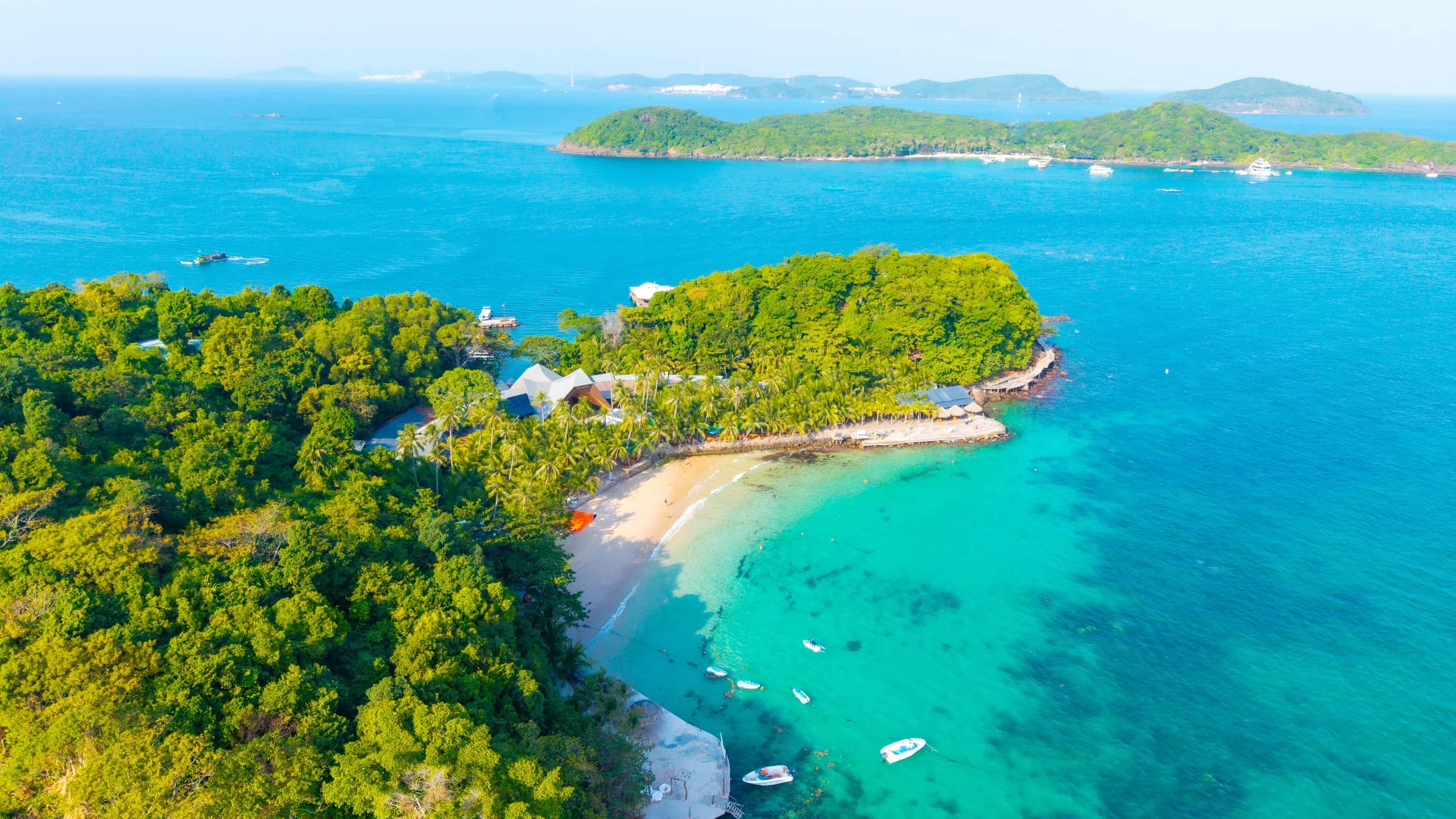 Best Time to Dive in Phú Quốc: Seasons and Dive Sites