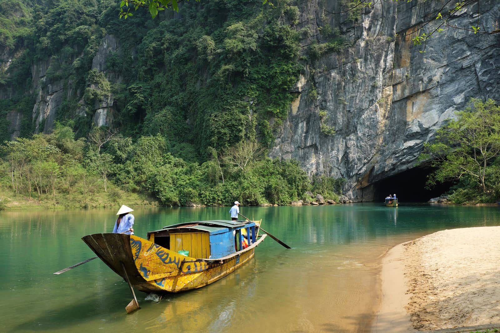 Cheaper alternatives to Sơn Đoòng cave: affordable Phong Nha caving