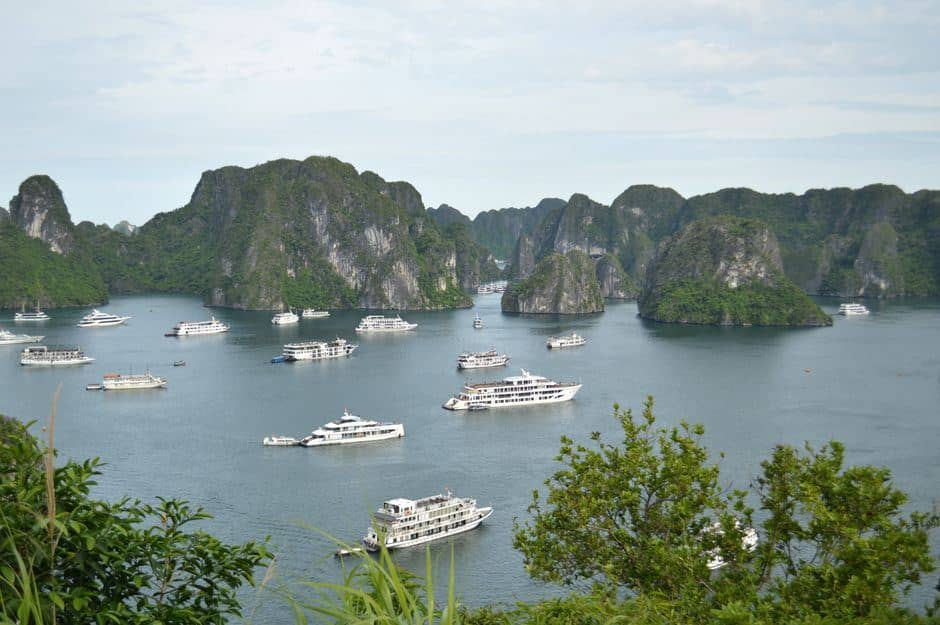 Bái Tử Long Bay Festivals: When to Visit and What to See