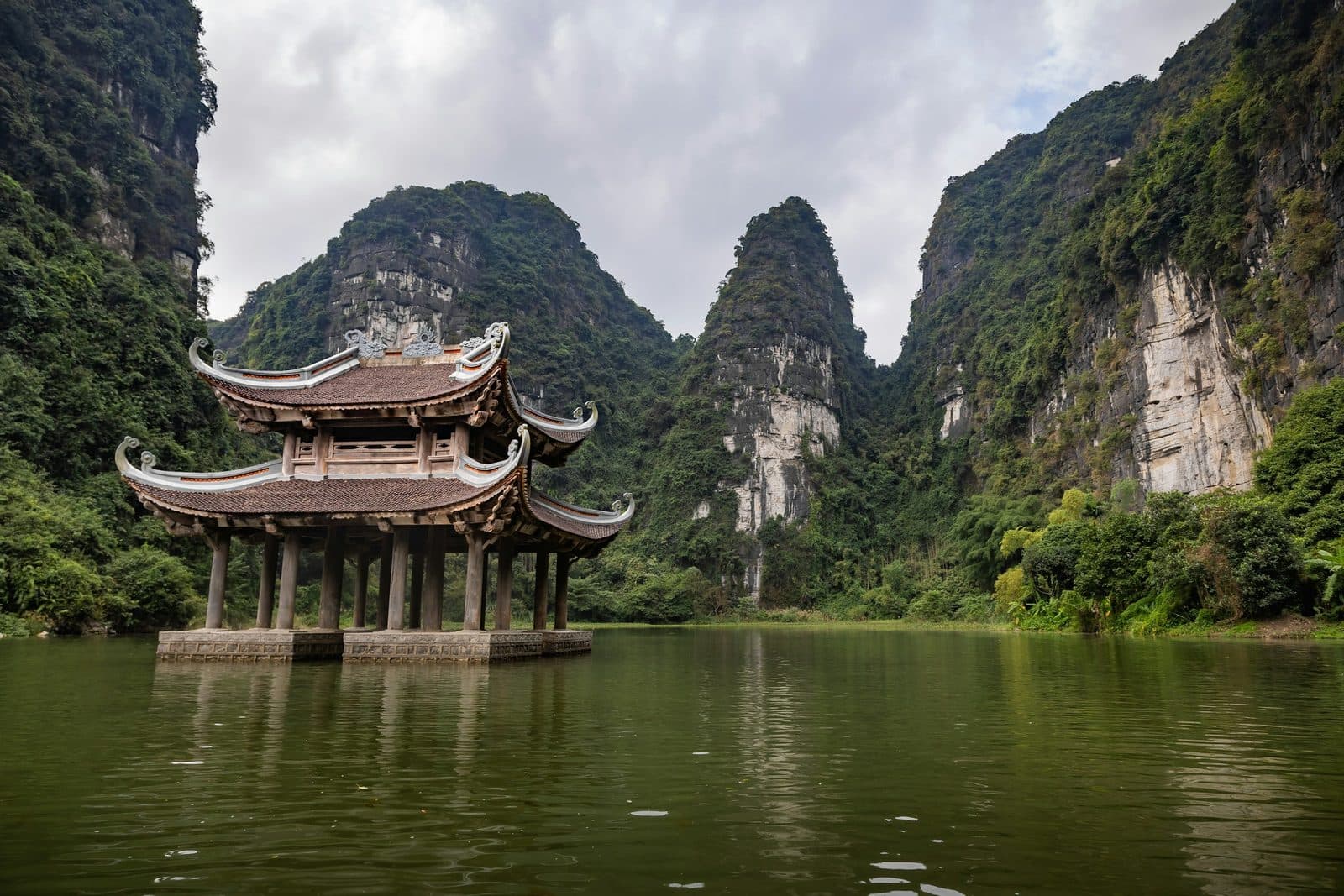 Bái Tử Long Bay for First-Time Visitors: What to Know