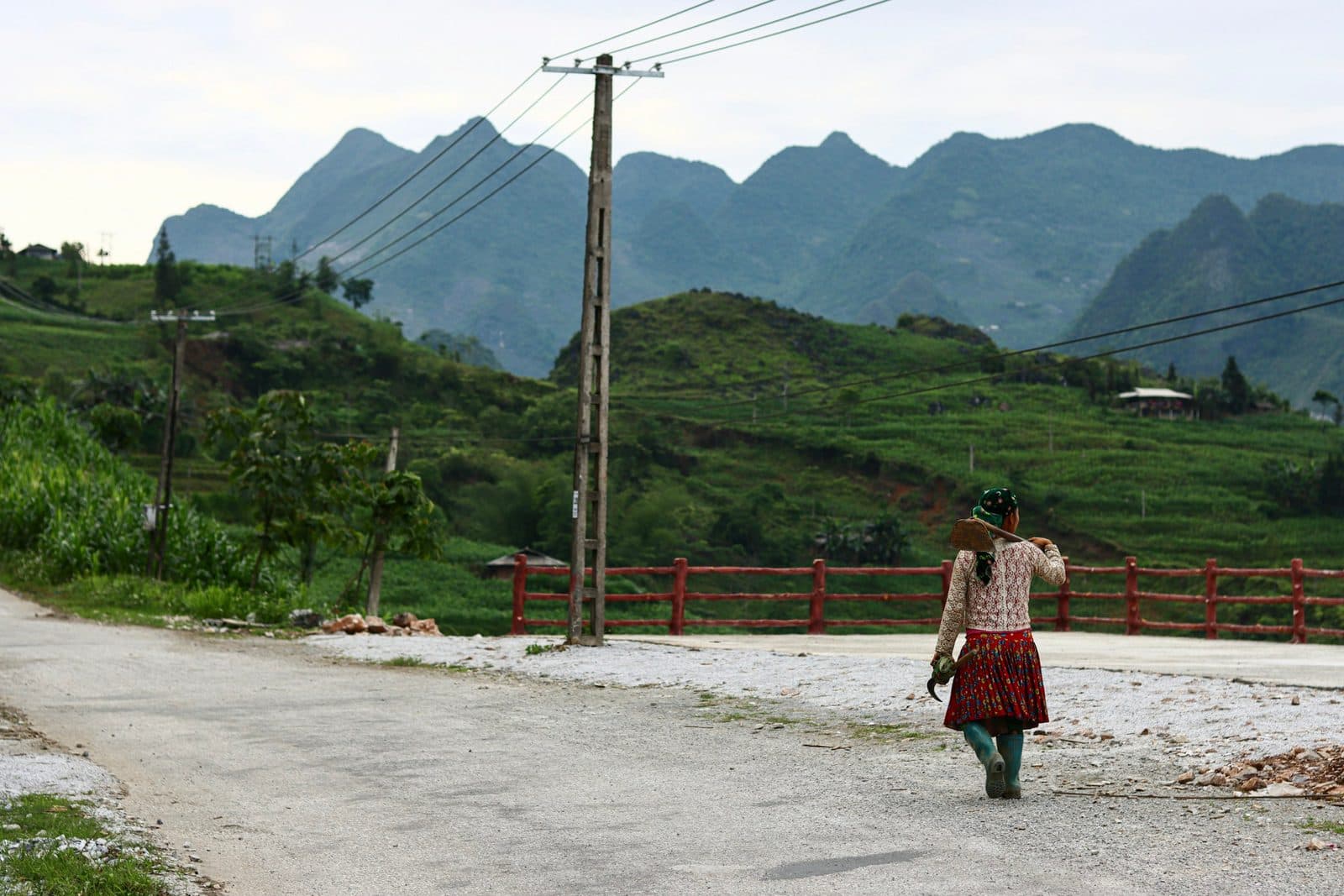 How to Get to Bái Tử Long Bay: Routes, Times, and Comparisons