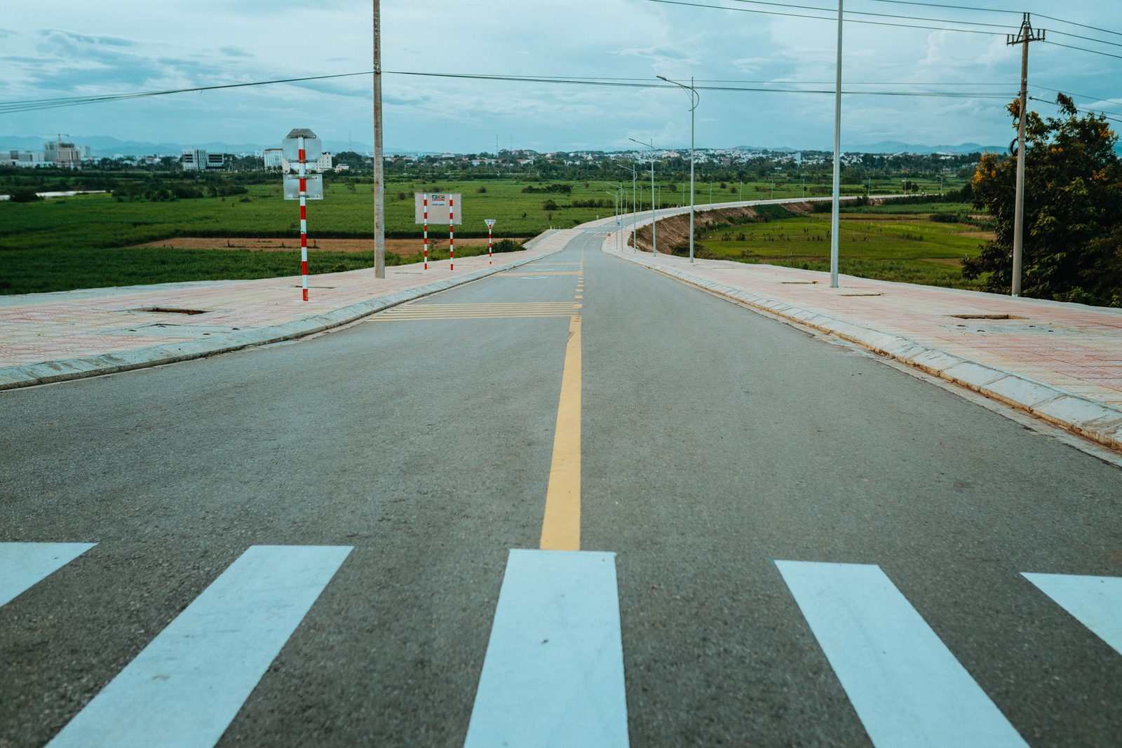 Hải Vân Pass: Motorbike vs Car for Your Central Vietnam Journey