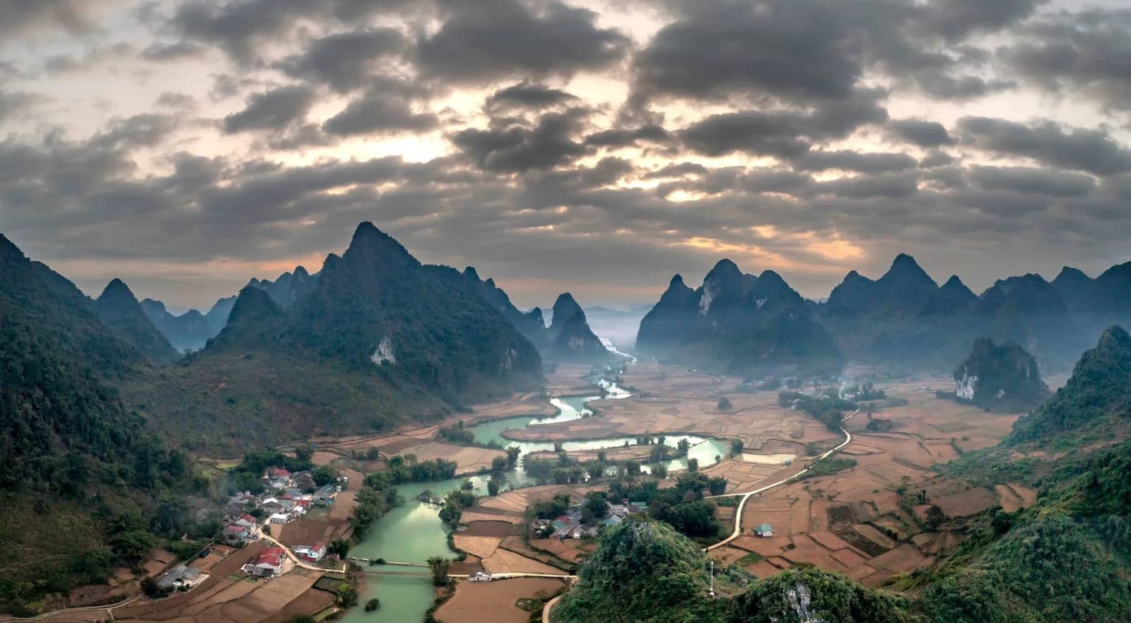 How to book domestic flights in Vietnam: A practical guide