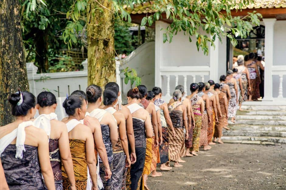 What to wear to temples in Vietnam: Sacred site etiquette