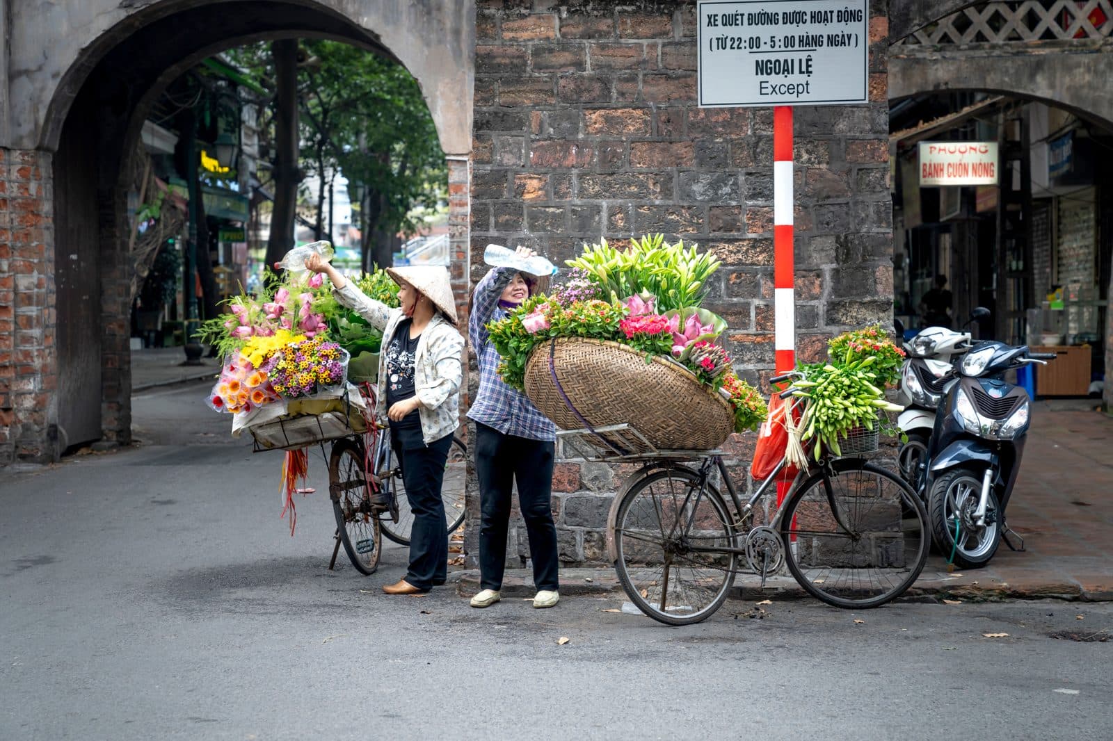 Vietnamese Etiquette for Travelers: Small Gestures Locals Appreciate