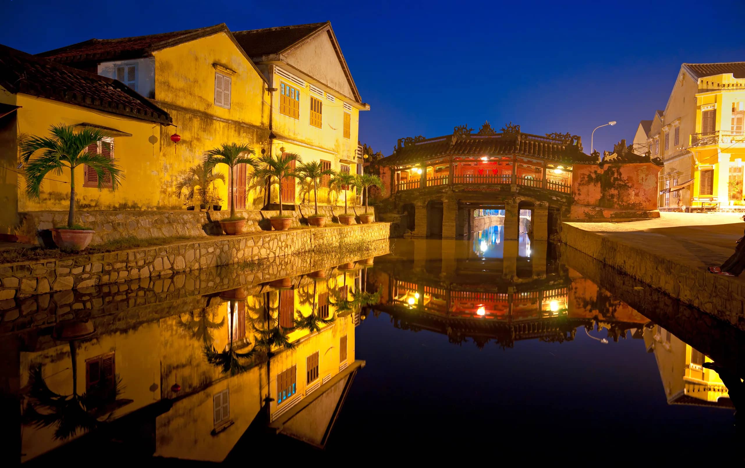 Hội An Lantern Festival Dates and Guide: Viewpoints and Etiquette